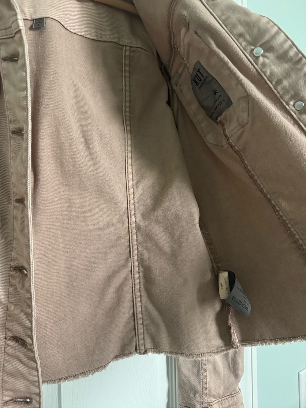 Like-New Kut from the Kloth Kara Denim Jacket Large Dusty Pink Frayed Hem | L - Picture 7 of 11